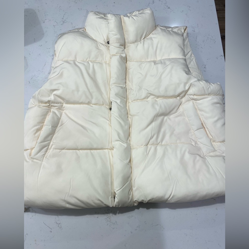 Urban Outfitters BDG Pia Puffer Vest